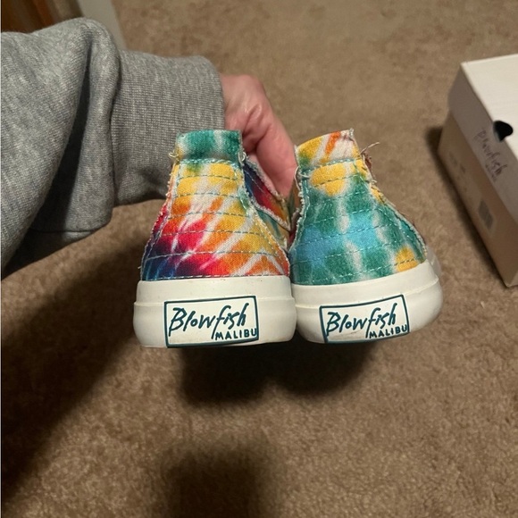 Rainbow blowfish shoes size 8 - Picture 2 of 2